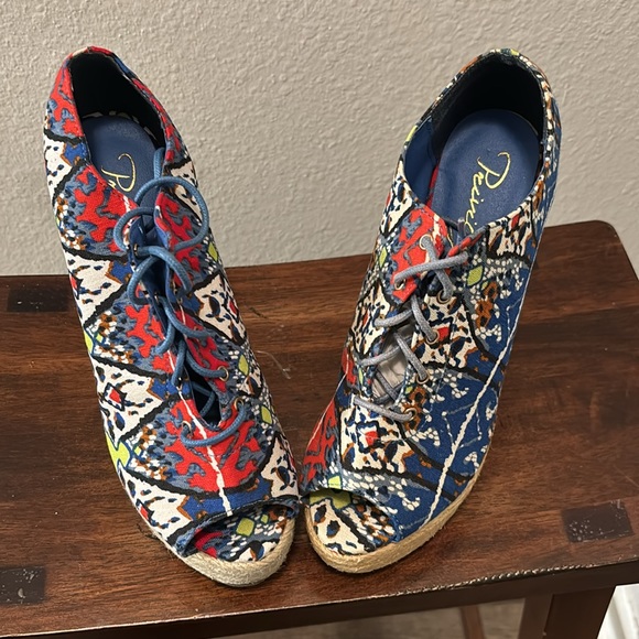 Never Worn Cute Summer Sandals - Picture 5 of 5